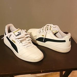 Puma Sneaker White with Puma Stripe  size 11.5